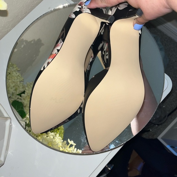 JustFab Raquell Women's Size 10 Black w/ White Flowers 3" D'Orsay Slip On Heels - Picture 9 of 11